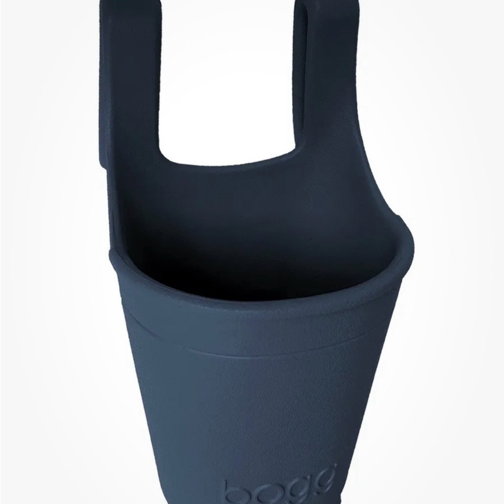 NWT NAVY BLUE BOGG BAG BEVY
